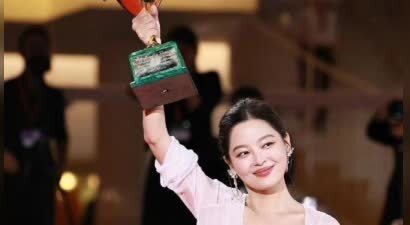 辛芷蕾“获威尼斯影后”成照妖镜！张颂文黑脸，冯绍峰笑容欣慰