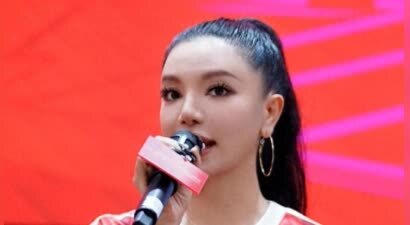 超女冠军江映蓉：因整容失败像“怪物”，全身只剩眼珠是原装的