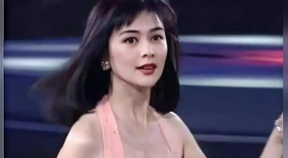 62岁关之琳现状：房子很大钱很多，和狗为伴，弟弟成她晚年依靠
