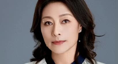 她是悲惨影后，生下女儿后患癌被丈夫抛弃，女儿被张嘉译带红