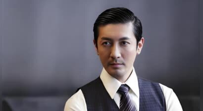他长得帅演技好，北大才子，与初恋结婚15年零绯闻，拍戏挣的钱都上交妻子