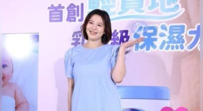 刘品言孕期也没有停止工作，挺孕肚参加活动或将于11月生产