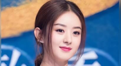 风光早已不再！38岁的赵丽颖近况曝光，直播被网友说太拧巴