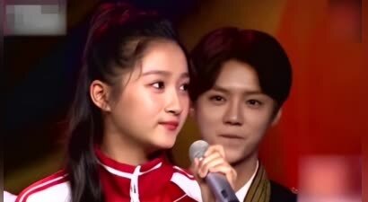 分手传闻五个月后，关晓彤父亲一个举动，撕下了鹿晗仅剩的体面