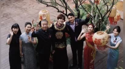 明星陆虎送亲妹出嫁，土路铺红地毯酒席简陋，妻子头发不梳穿睡衣