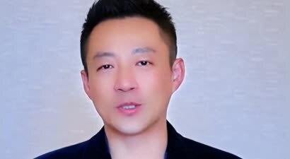 西贝塌房后，汪小菲饭店直播做菜受好评，儿女不来北京原因曝光