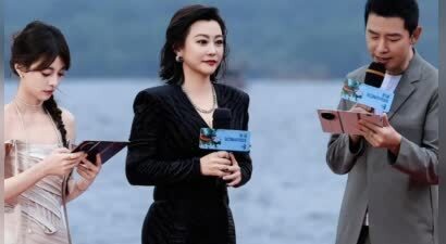 面相变了! 看完与刘烨离婚6年的郝蕾，邓超悬着的心终于放下了