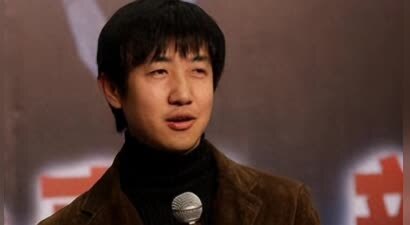 梅婷养他6年，李小冉为他怀孕，55岁娶小娇妻，他才是圈内狠人