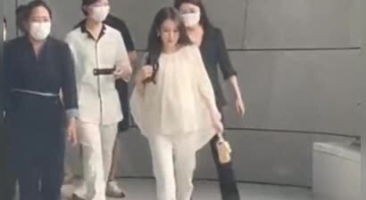 方媛现身月子中心被偶遇！身后跟6个人随侍，走路大摇大摆阔太范