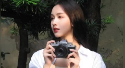 陈都灵白衬衫造型梦回校园！清新气质宛若氧气女神