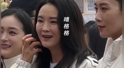 王艳近况曝光，生图脸肿还有坑好沧桑，陈佩斯站其身后目光紧盯