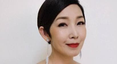 黎芷珊不婚不育导致分手，如今和前任妻儿亲似一家