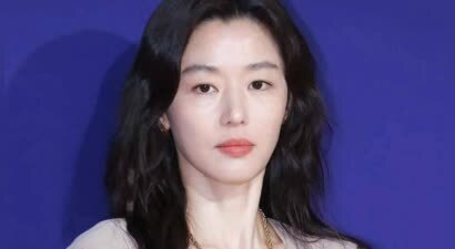 全智贤急了！20家韩媒统一发稿谴责中国网友偷看盗版，公关太蠢