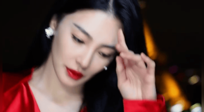 张雨绮巴黎时装周热辣惊艳，一袭红衣搭配黑丝性感迷人