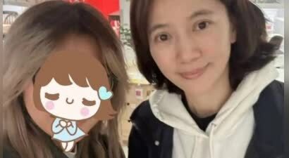 袁咏仪在英国陪儿子读书 背影高瘦状态佳