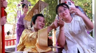 落难的凤凰不如鸡，这些去景区打工的明星，一个比一个可惜