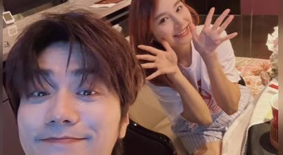 陆虎晒合照庆祝与妻子陈曌旭恋爱十周年 两人恩爱甜蜜