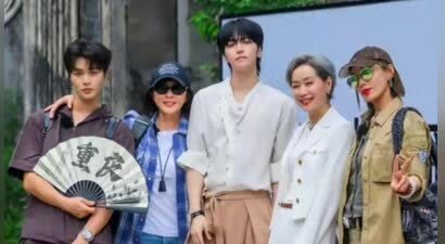 科技脸和自然脸，老后差距有多大？看看同框的刘晓庆叶童就知道了