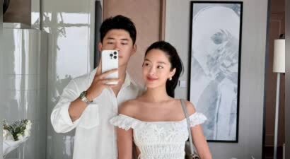 杨采钰老公晒夫妻合照为老婆庆生