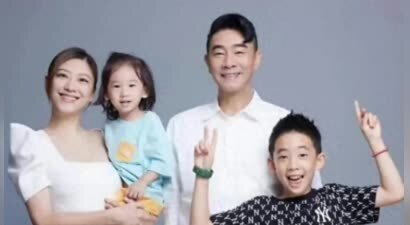 陈小春国庆晒照，大儿子像爹二儿子像外婆， 没遗传应采儿的好基因