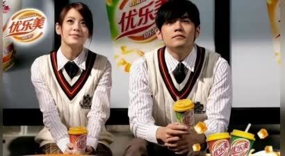 38岁江语晨官宣离婚！嫁老外生俩娃，被周杰伦捧红，两人秘恋3年