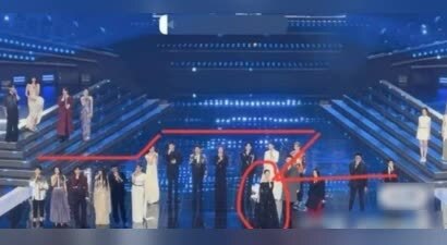 看了侯佩岑和陈都灵的“表情管理”，才知道：刘惜君被骂并不简单