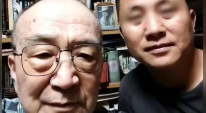 78岁李保田近况令人唏嘘，住处杂乱喝10元桶装水，如今老到不敢认