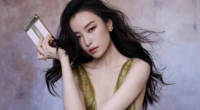 倪妮穿金色深V长裙魅惑美艳 锁骨精致曲线曼妙