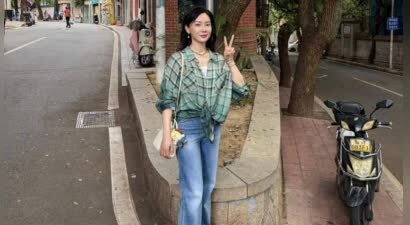 陈数分享悠然假日生活！逛街散步拍美照状态轻盈，笑容明媚心情佳