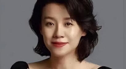 与四婚名导同居三年不结婚，后被抛弃患抑郁症，转身下嫁穷小子