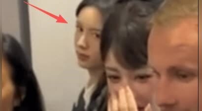 周也遭炮轰！疑向热巴翻白眼，表情多次不耐烦，还给素人甩脸色