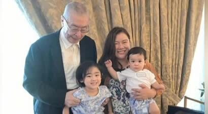 41岁成功嫁入豪门，44岁为81岁老公生下女儿，47岁又生下二胎