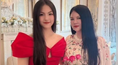 李湘分享王诗龄16岁生日照，穿红色露肩礼服笑容优雅