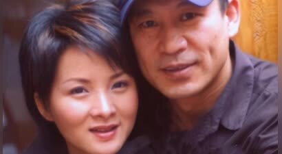 吃里扒外！13年前定居海外，回国捞金遭“驱逐”的她，如今成笑话