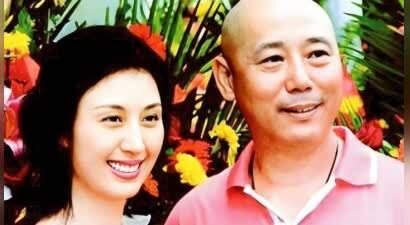 史依弘坦言：感激前夫李成儒儿子的支持陪伴，离婚已十八年，为何她始终未婚成焦点