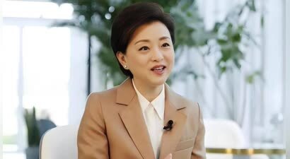 主持人杨澜背叛婚姻，转嫁200斤富豪，如今靠直播卖课博眼球