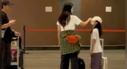 汤唯一家四口被偶遇，女儿长发飘飘好女神，金泰勇看妻女眼神宠溺