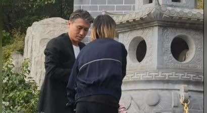 朱媛媛离世5个月后，辛柏青和李乃文现身大孤山，整个人憔悴好多