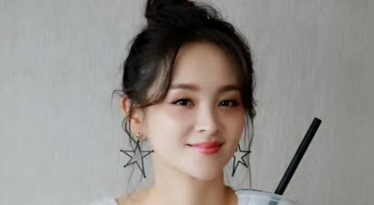 看到邓莎的“爱情论”被嘲，才知道：大家都错怪了当年的金莎！