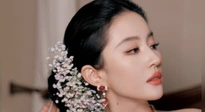 刘亦菲穿抹胸礼服优雅温婉 公主盘发尽显慵懒贵气