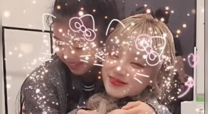 章子怡带醒醒追星宋雨琦，母女俩现身日本看演唱会，后台合影超开心