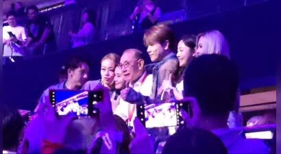 红馆偶遇明星，林志颖脸僵认不出，梁家辉容祖儿撞衫，邱淑贞好美