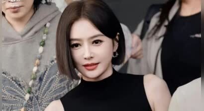 25岁粉丝自愧不如！46岁穿短裤走夜路的秦岚，体态像数字合成？