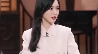 从离婚揣测到喜讯揭晓，仅隔1月，唐嫣的幸福早已显现蛛丝马迹