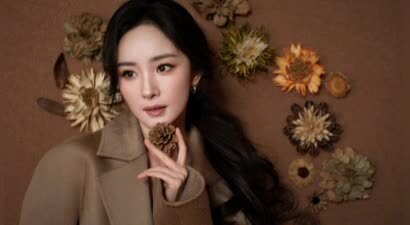 杨幂驼色大衣冬日暖调，温柔气质诠释时尚魅力