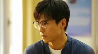 他爱过周迅、娶过齐溪，却被未婚先孕的妻子折磨的“体无完肤”