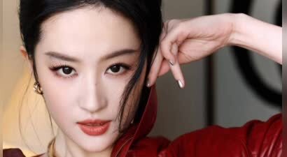 刘亦菲穿红色皮衣搭丸子头 完美彰显复古美学