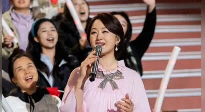 善恶终有报，53岁不婚不育的杨钰莹，原来早已经上了另一条大道！