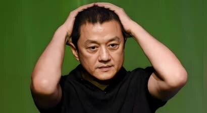 被誉“天后收割机”，五段感情两次离婚，为何女人纷纷离开李亚鹏