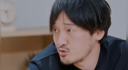 王家卫事件第2天，王传君冲上热搜第1名，过往言论被扒，网友怒赞